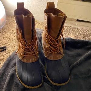 Bean boots women size 9.